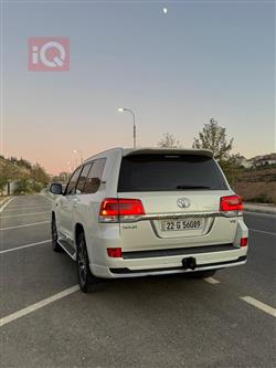 تۆیۆتا لاند کروزەر